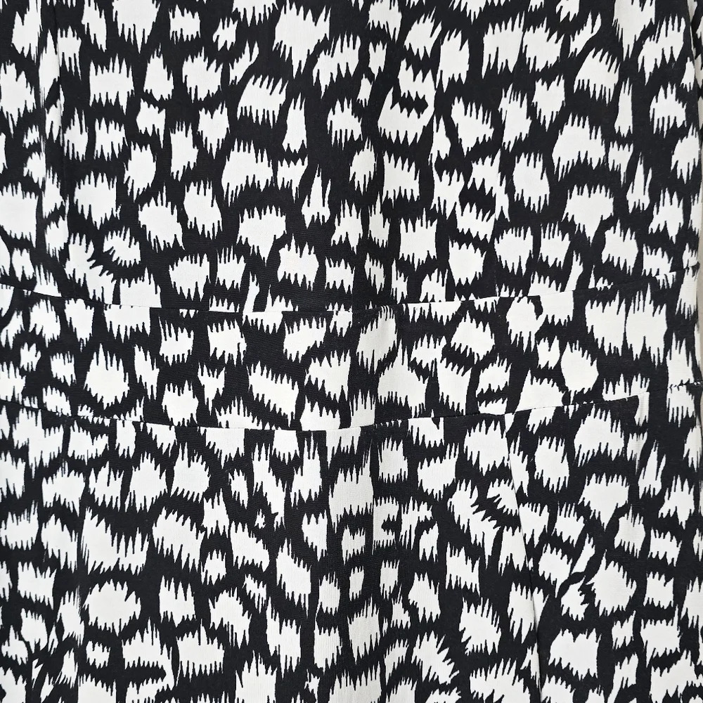 ✨4/$20. BCBGMAXAZRIA Abstract Black White Leopard Mini Sleeveless Shift Dress, M - Picture 11 of 12